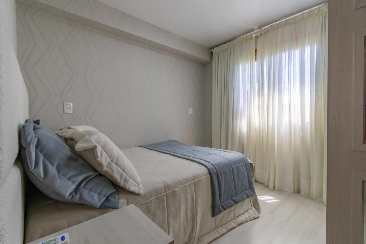 Rosa Edificio Solar Da Encosta Apartment Gramado Exterior photo